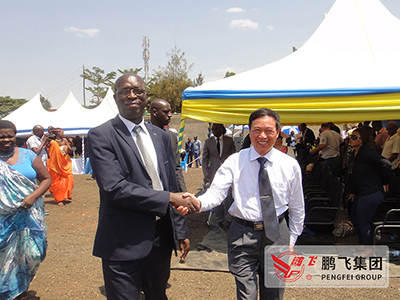 董事长王家安陪同卢旺达总理Mr-ANASTASE-MUREKEEI参观工程现场